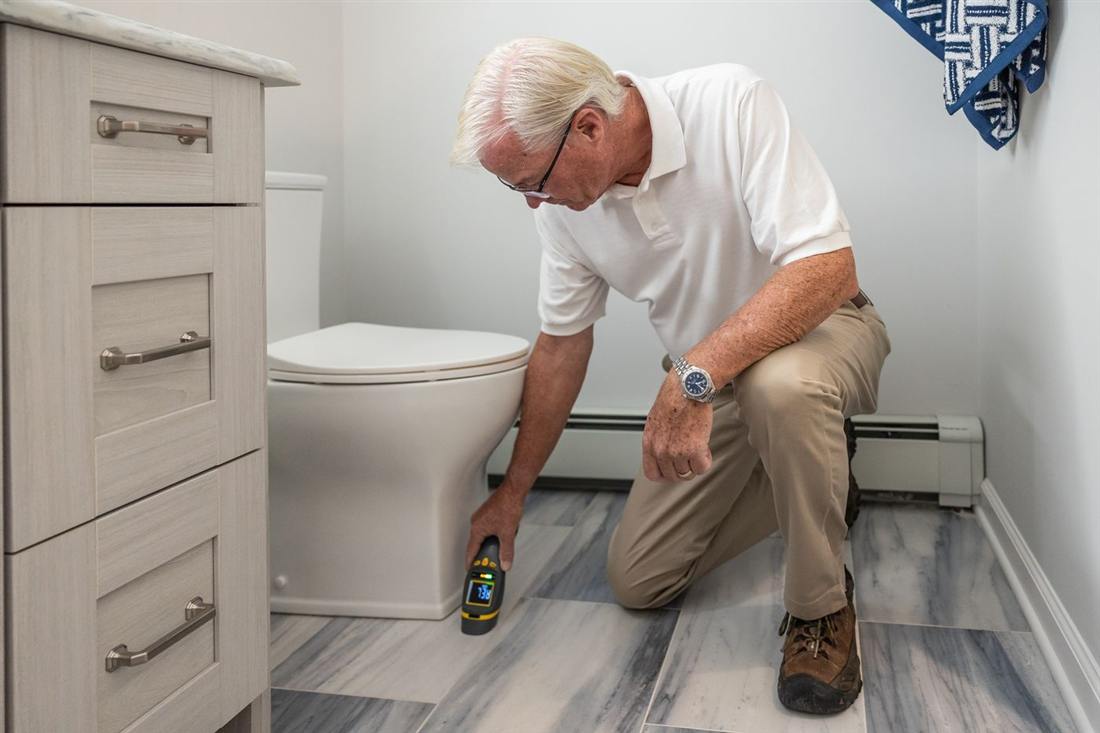 Mold inspector testing a bathroom for moisture during a mold inspection in Gettysburg PA